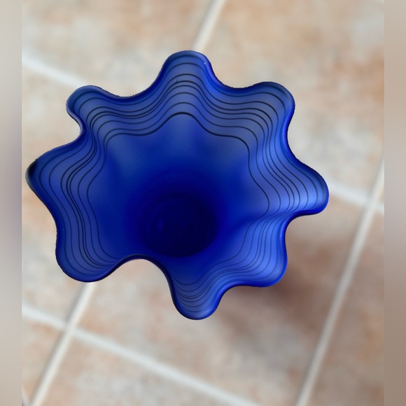 Vintage cobalt blue glass Vase✨ - Picture 4 of 15